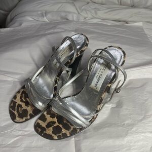 DOLCE & GABANNA VINTAGE SILVER LEATHER AND CHEETAH PRINT PUMPS
